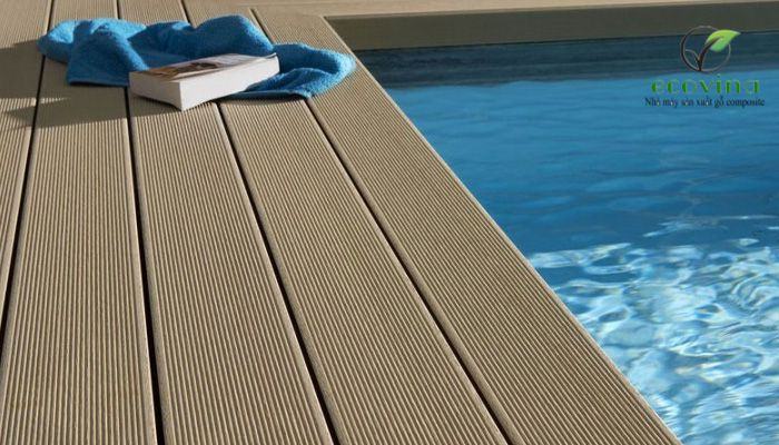 Vì sao nên sử dụng sàn gỗ nhựa composite trong thi công bể bơi ngoài trời