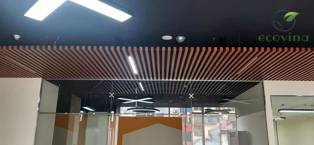 Thi công trần nan gỗ nhựa composite tại trụ sở Viettel