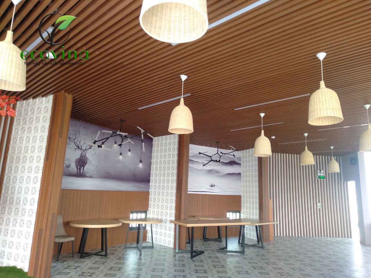 Công trình nhà hàng tại Sài Gòn sử dụng tấm ốp gỗ nhựa composite do Ecovina sản xuất 