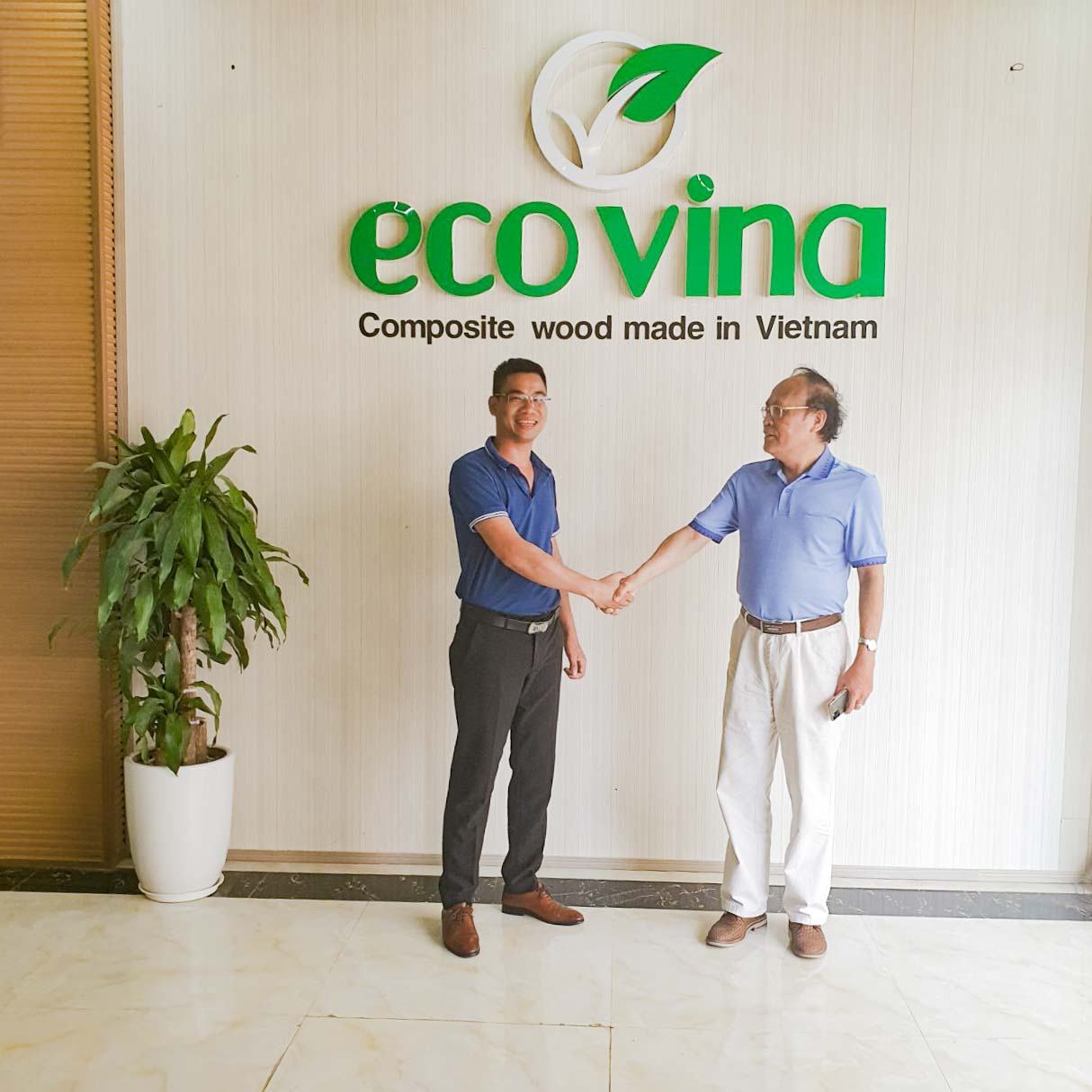 Ecovina hân hạnh được đón tiếp chủ tịch HĐQT CÔNG TY CP THẠCH BÀN đến thăm quan Showroom