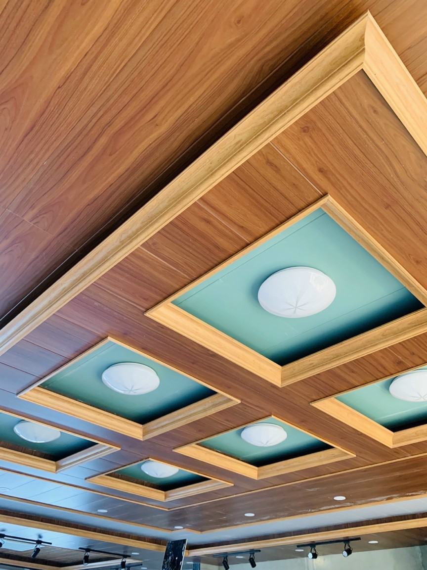 Nên chọn ốp trần gỗ nhựa composite , trần gỗ hay trần thạch cao