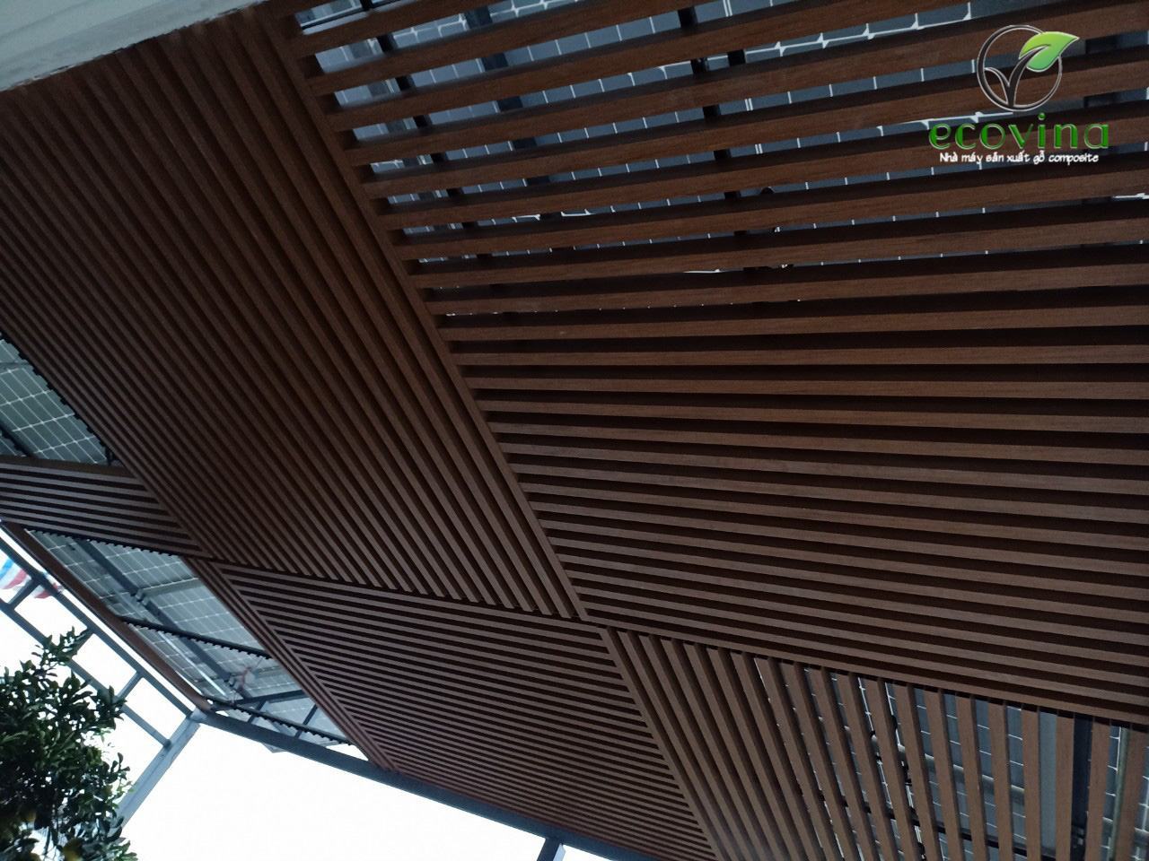 Trần nan gỗ nhựa ecovina thi công tại Hà Nội
