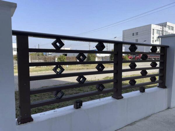 Mẫu hàng rào sử dụng thanh gỗ nhựa đẹp nhất -  Hàng rào nhựa ngoài trời