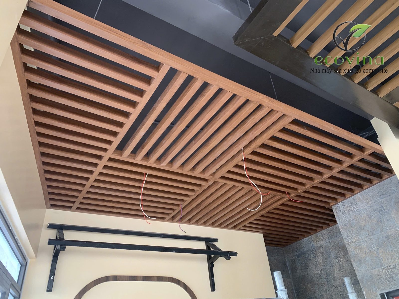 Công trình trần lam gỗ nhựa