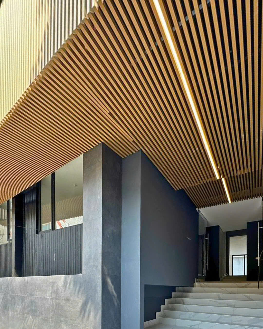 Trần gỗ nhựa phủ asa 