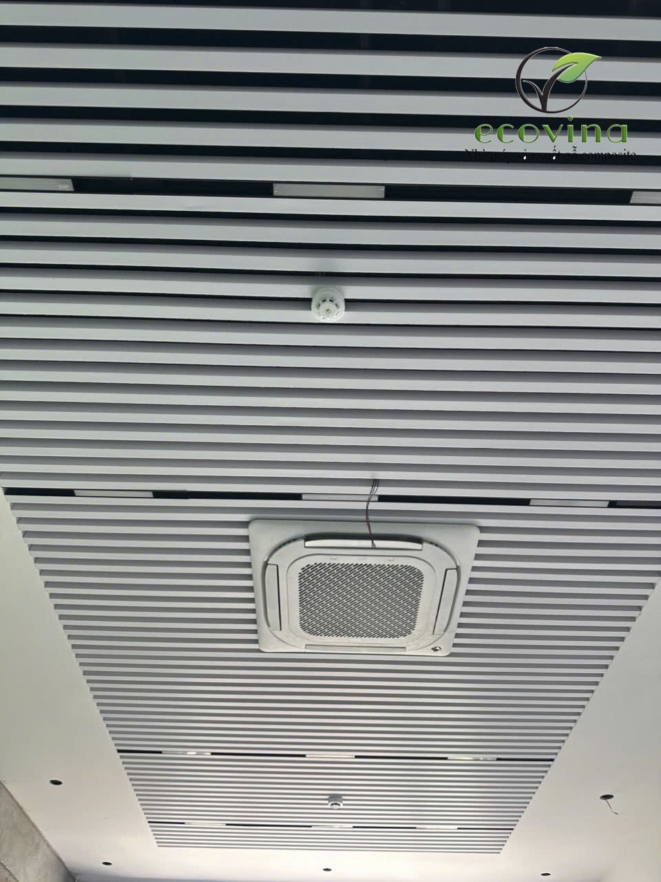 Dấu ấn kiến trúc với lam gỗ nhựa EW60T40 màu 20 Ecovina