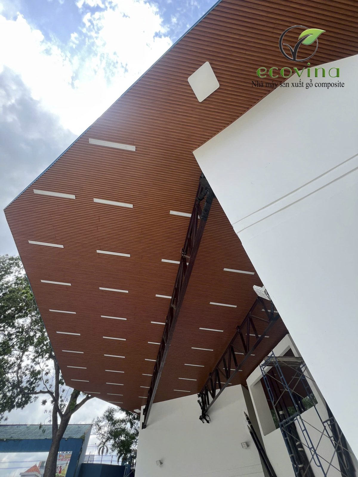 Tấm ốp nhựa ngoài trời Ecovina – Lựa chọn hàng đầu cho kiến trúc xanh